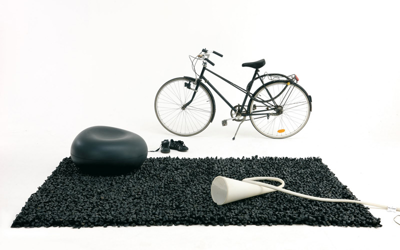 שטיחי רצפה מצמיגי אופניים ישנים של המעצבת נני מרקינה